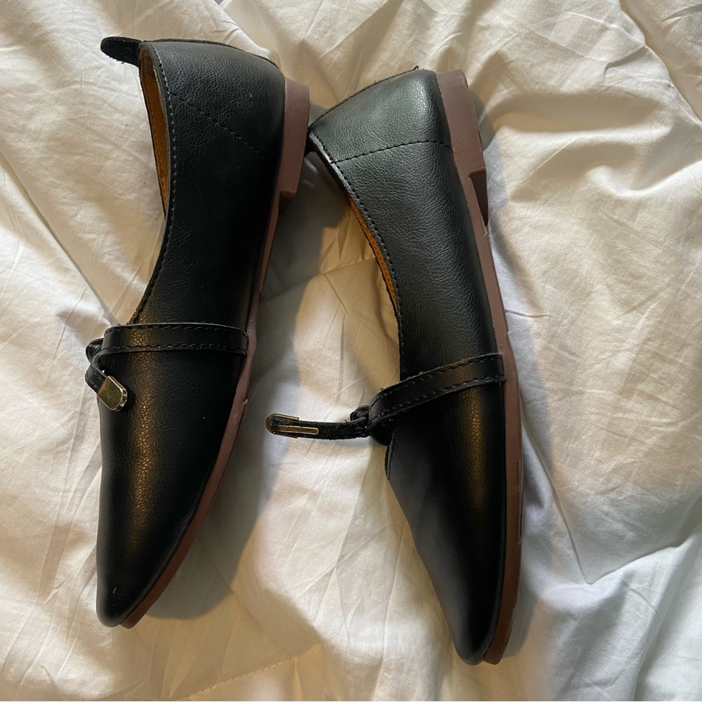 🎯 Size 8 black leather flats.  Good used condition. - Picture 6 of 6